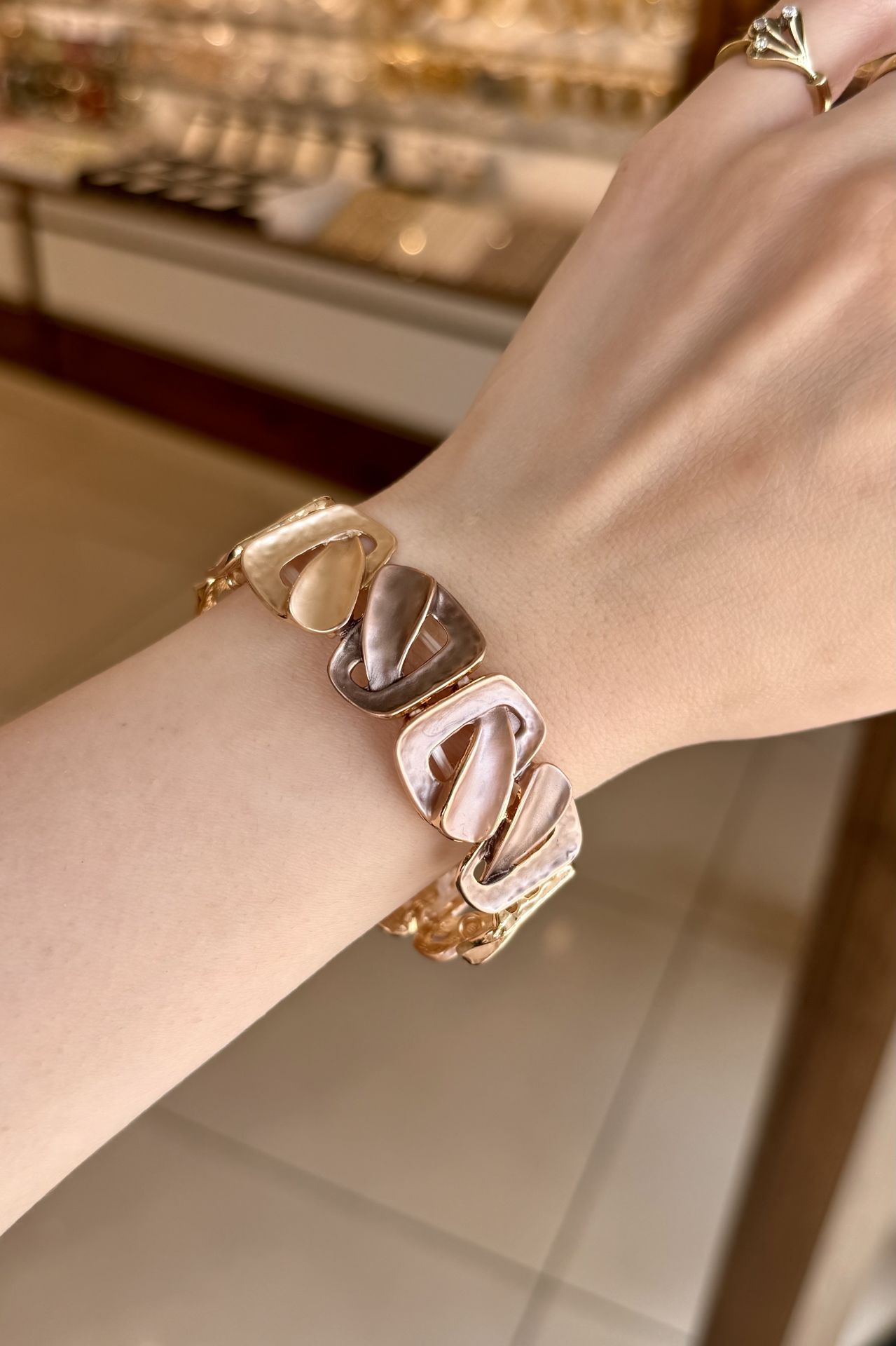 İçten Geçmeli Model Lastikli Bileklik Krem