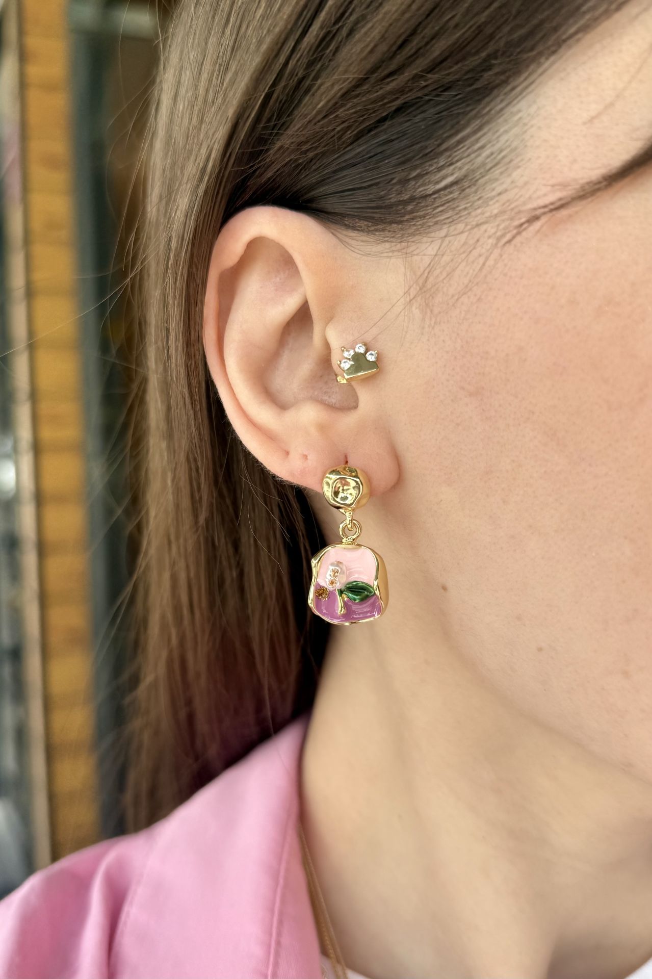 İncili Lale Model Mineli Sallantılı Küpe