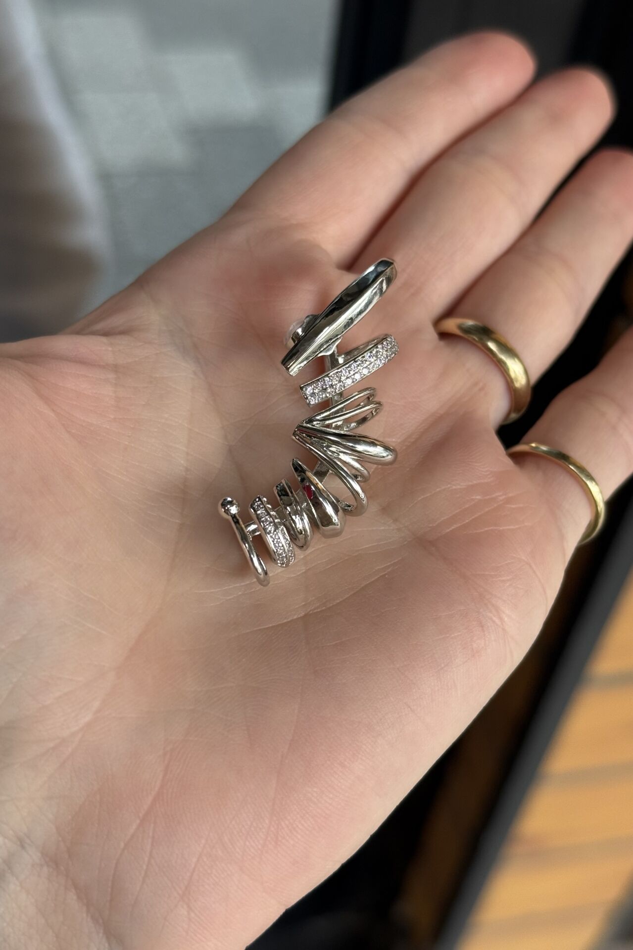 Gömme Taş Detaylı Çoklu Görünüm Kıkırdak Sıkıştırma Küpe Sağ Kulak Uyumlu Gümüş Renk