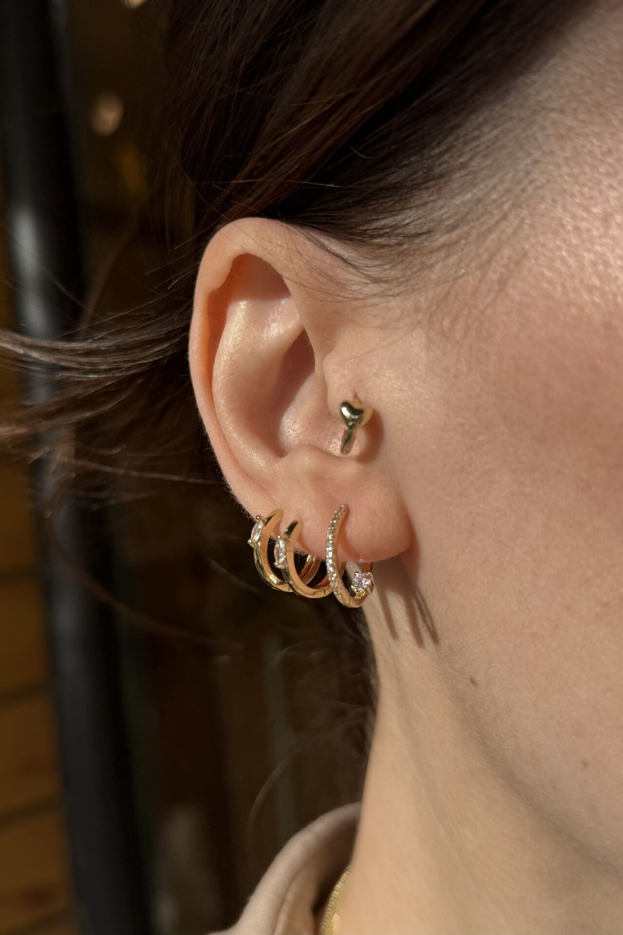 VIP Önü Sıra İçi Tek Taşlı Oval Halka Küpe 14K