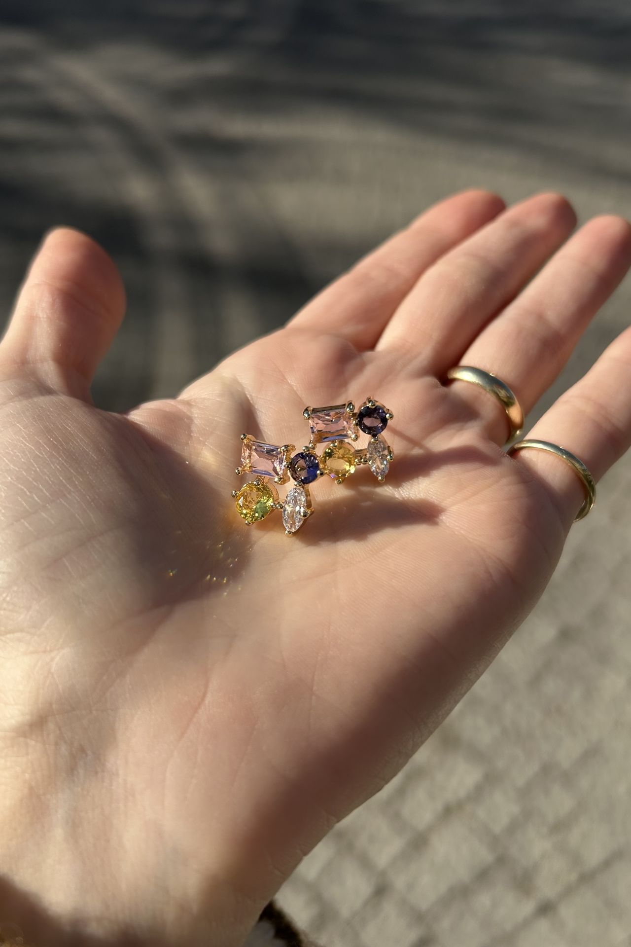 Asimetrik Renkli Zirkon Taşlı Küpe