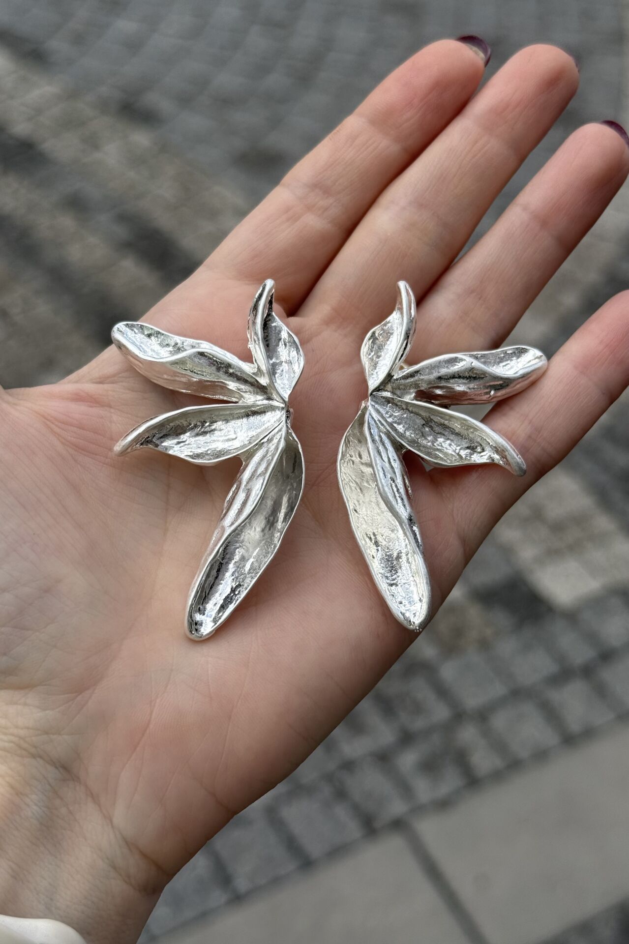 Plaka Ezme Yaprak Model Küpe Gümüş Renk