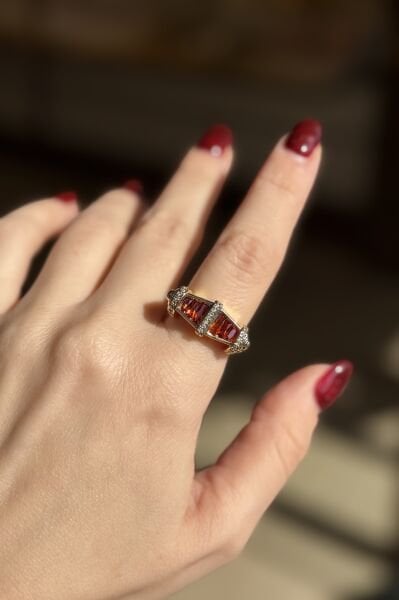 3 Kemerli Sıra Baget Taş Ayarlanabilir Yüzük Kırmızı Taş