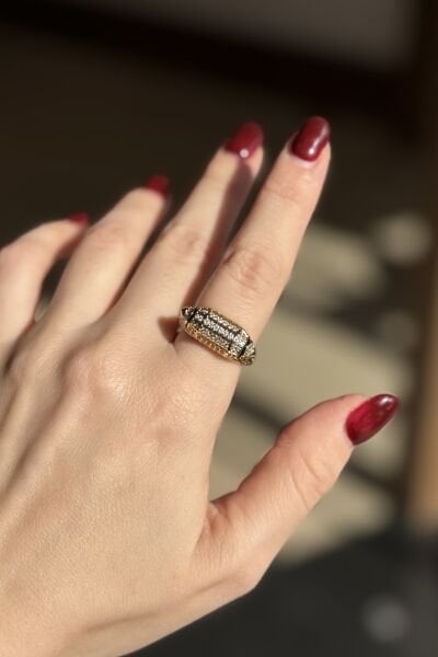 Kenarları Siyak Mine Şeritli Gömme Taş Ayarlanabilir Yüzük