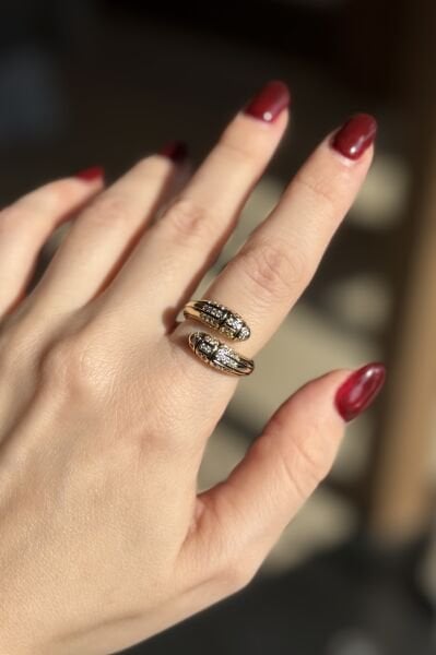 Siyah Mine Şeritli Gömme Taşlı Kavuşan Model Ayarlanabilir Yüzük