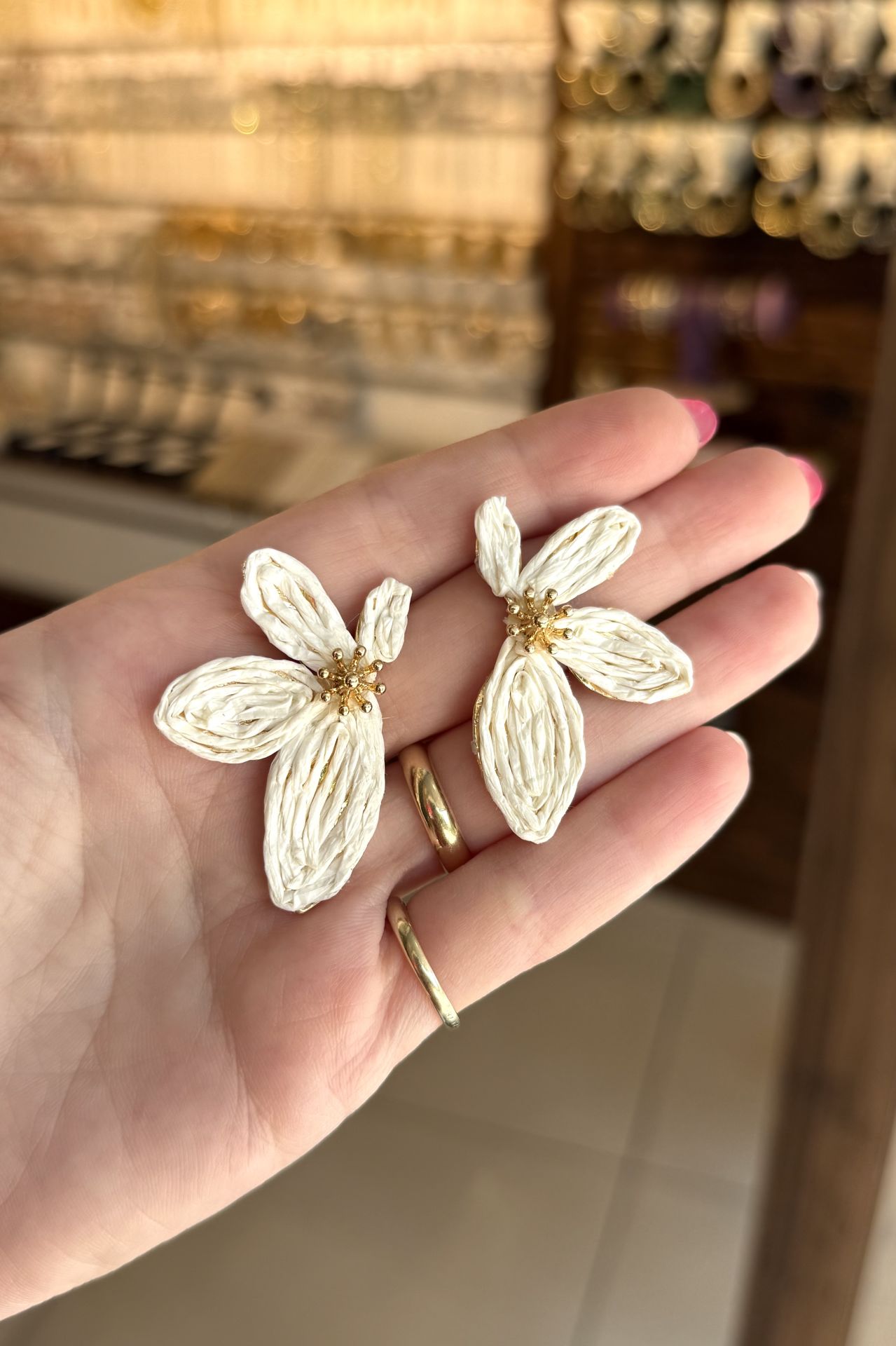 Hasır Örgülü Çiçek Küpe Beyaz