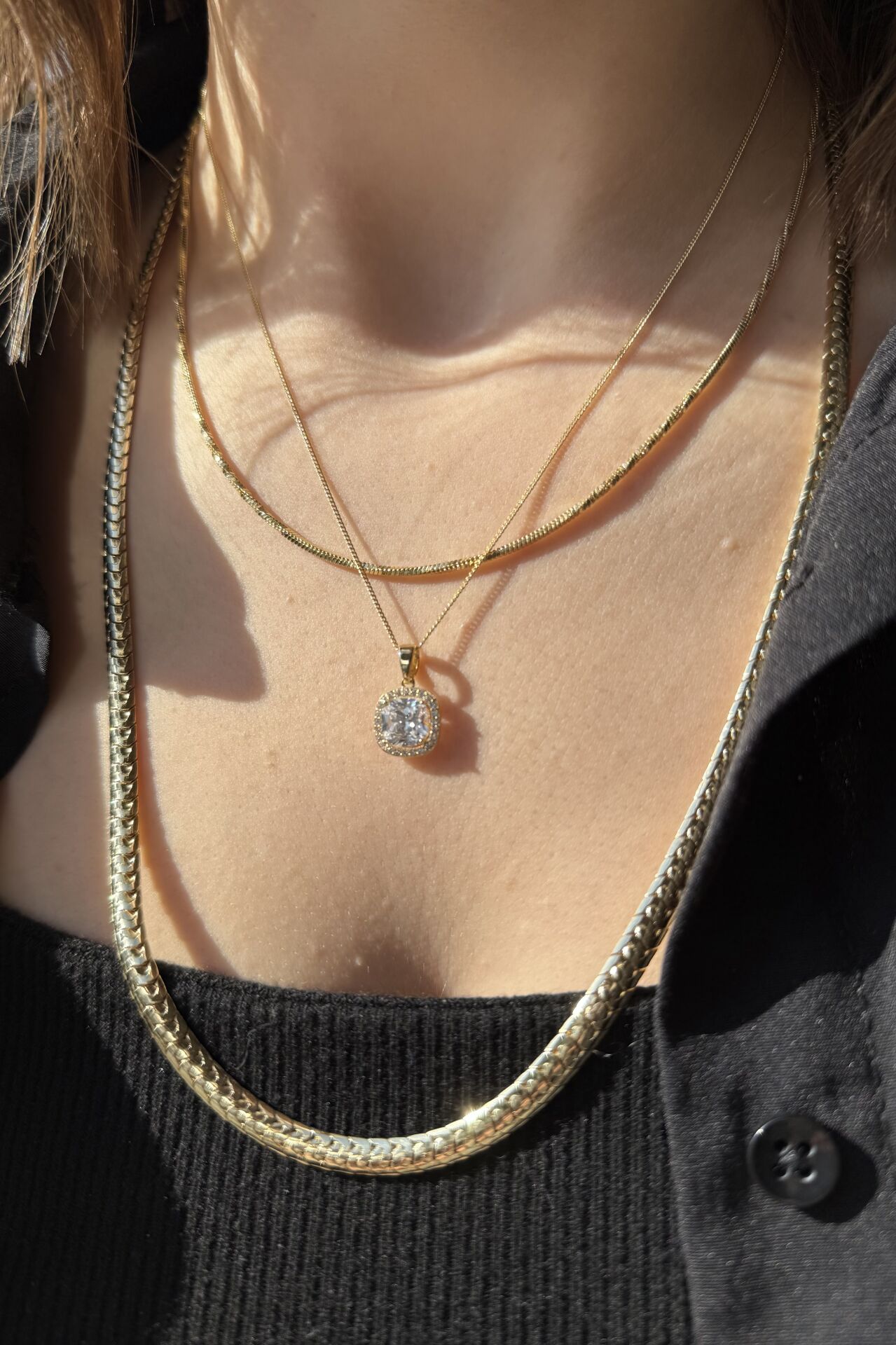 VIP Çerçevesi Gömme Taşlı Büyük Elmas Kesim Zirkon Taş Kolye 14K