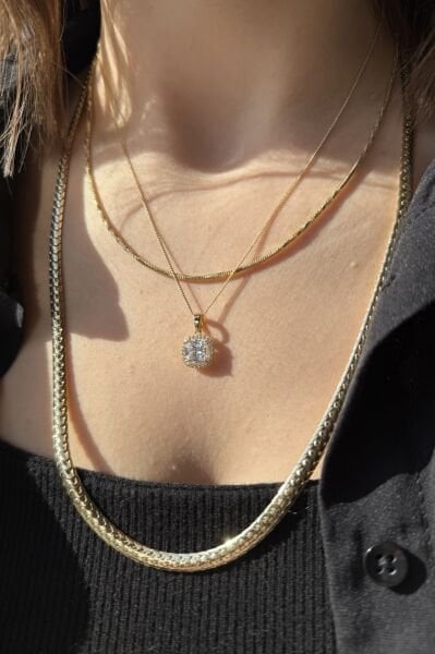 VIP Çerçevesi Gömme Taşlı Büyük Elmas Kesim Zirkon Taş Kolye 14K