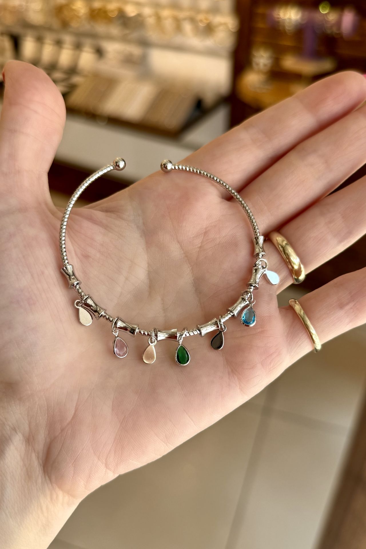 Renkli Damla Zirkon Taşlı Dorika Detay Bileklik Gümüş Renk