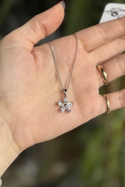 VIP Kristal Taş Yapraklı Çiçek Kolye Gümüş Renk