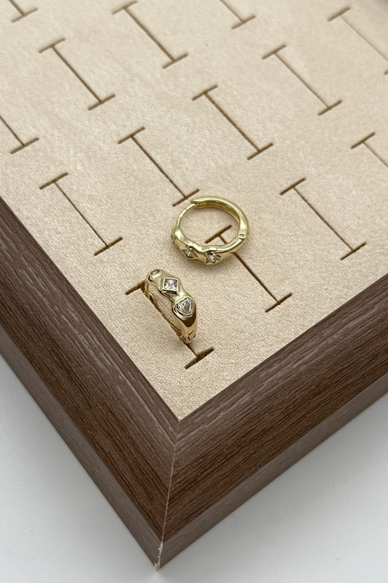 VIP Geometrik 3 Taşlı Halka Küpe 14K