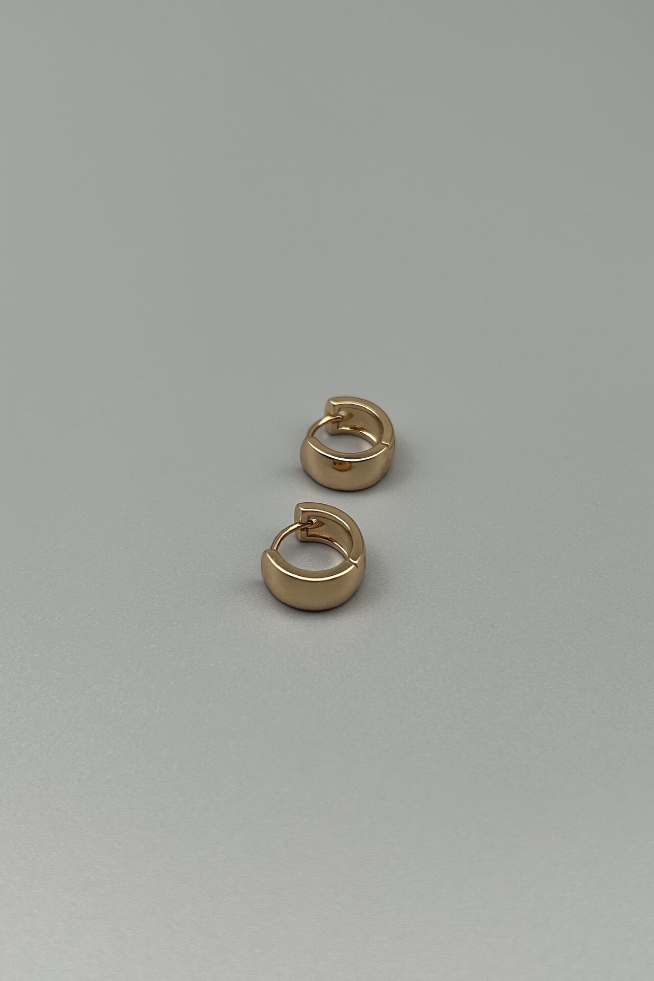 VIP Geniş Küçük Halka Küpe