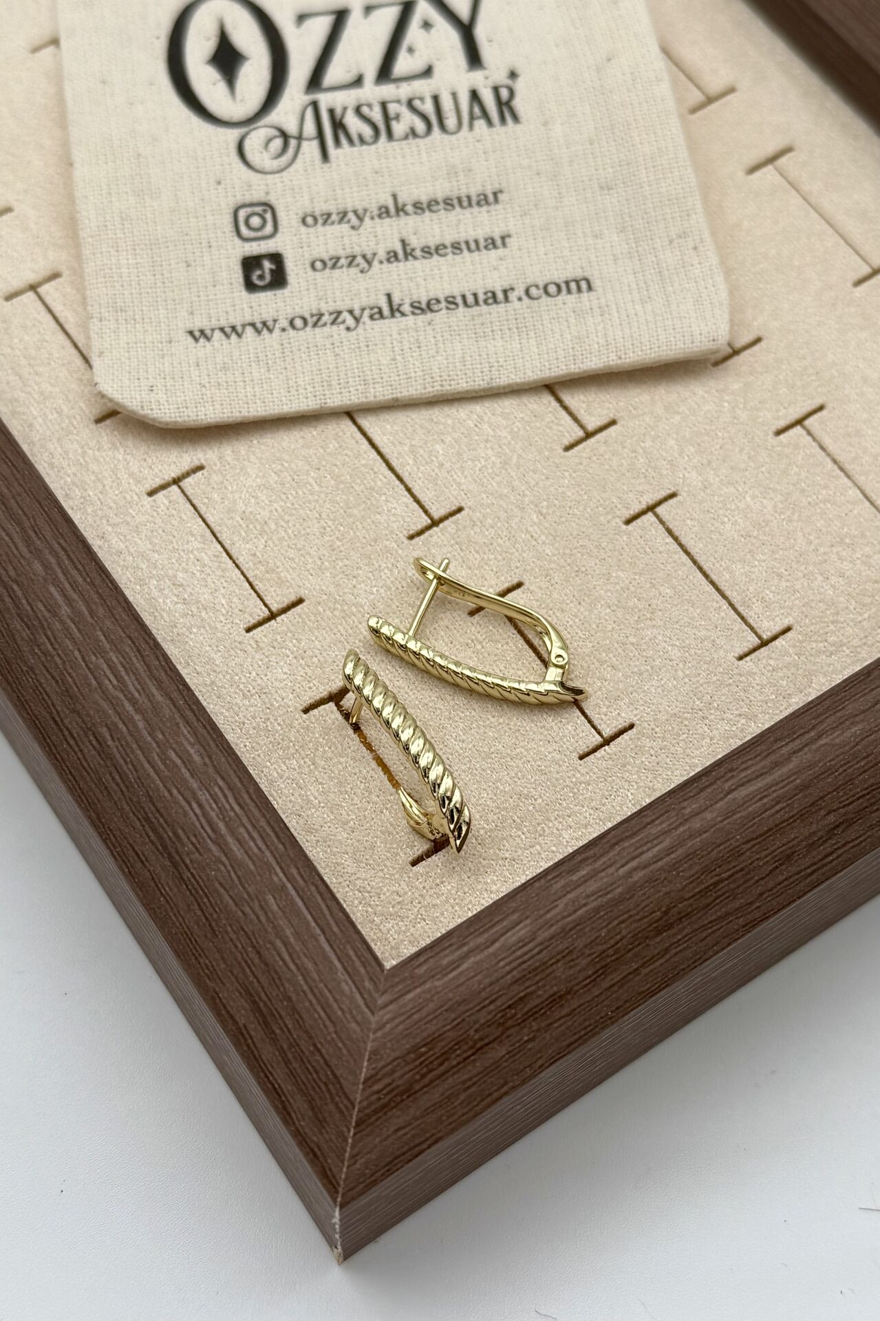 VIP Önü Burgulu Uzun Halka Küpe 14K