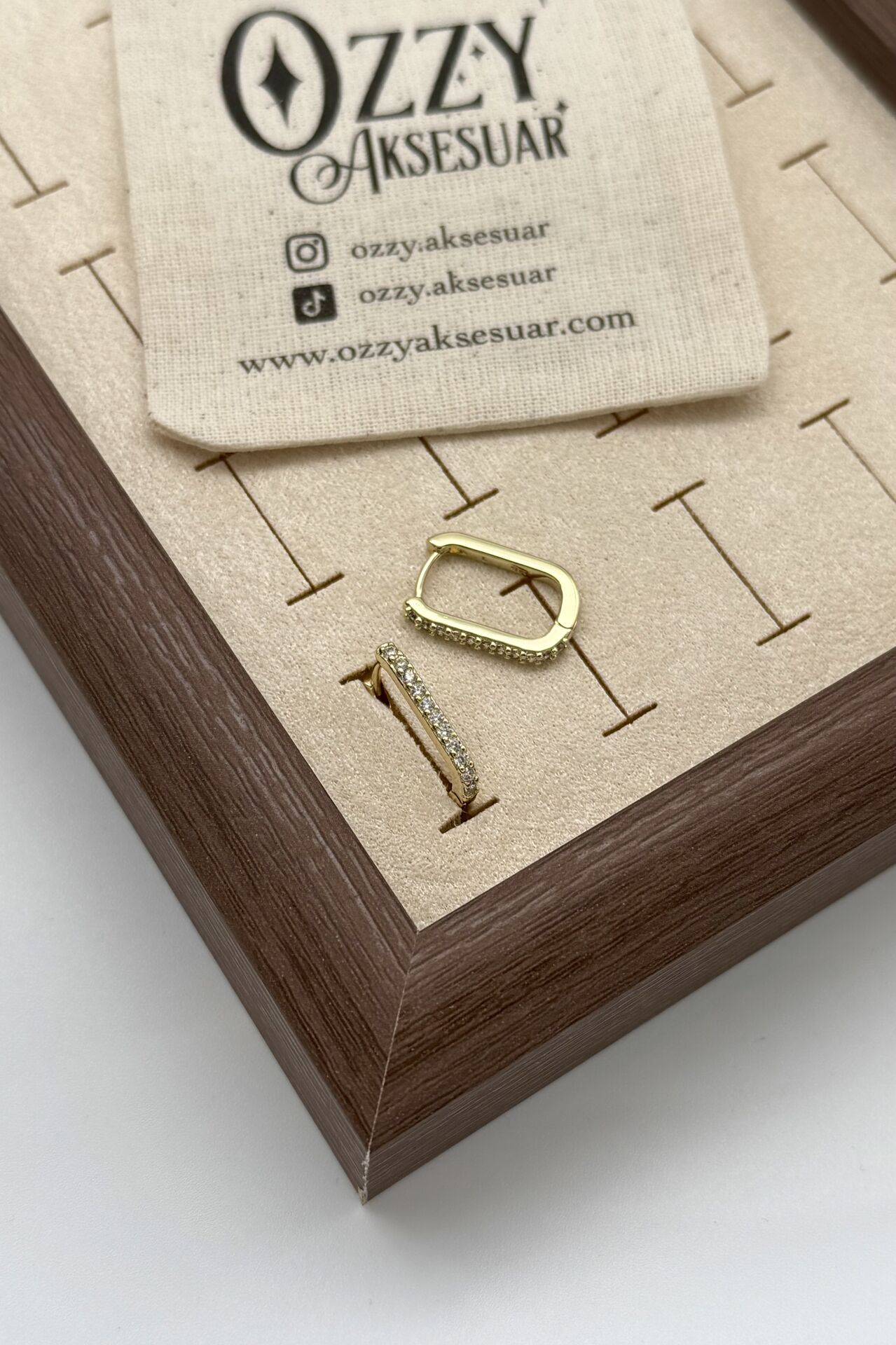 VIP Önü Sıra Talı Oval Halka Küpe 14K