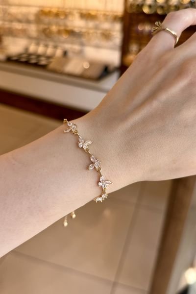 Zirkon Taşlı Sıra Kelebek Model Asansör Bileklik