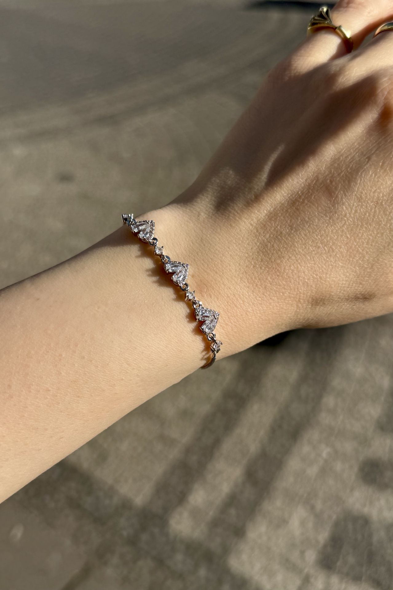 Zirkon Taşlı 3 Kalp Model Asansör Bileklik Gümüş Renk