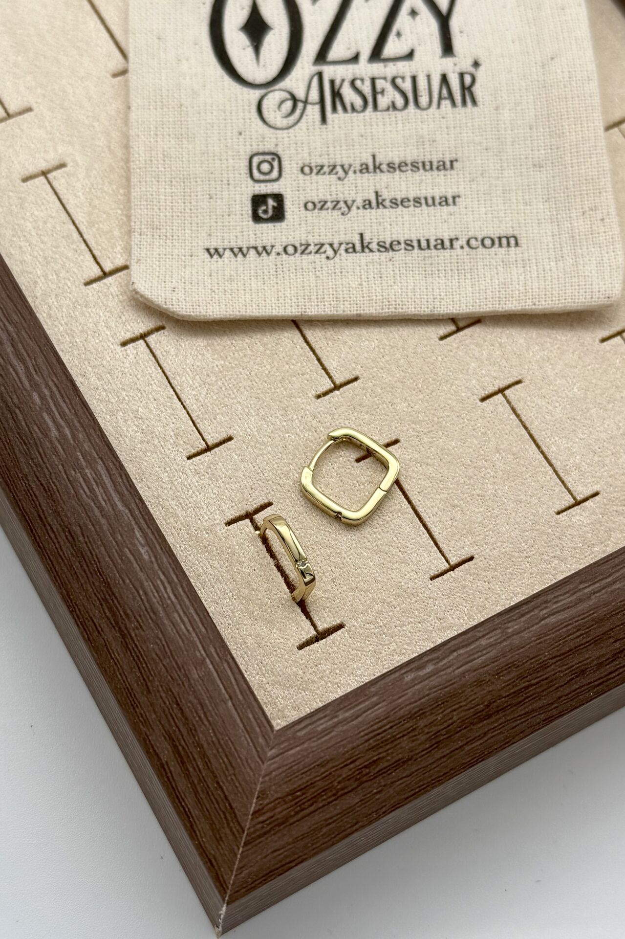 VIP Önü Tek Taşlı Kare Halka Küpe 14K