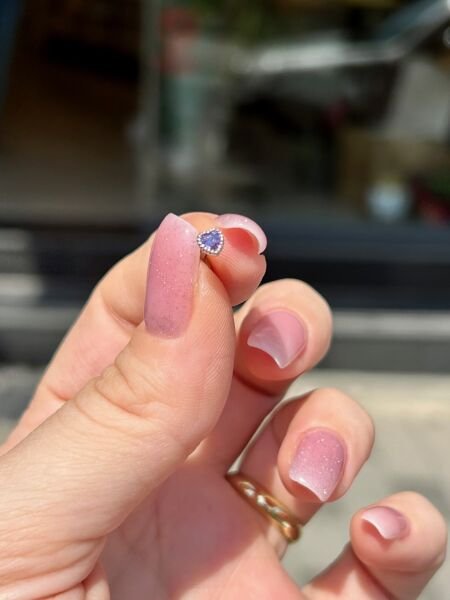 Mor Taşlı Kalp Çelik Tragus Piercing 8 mm