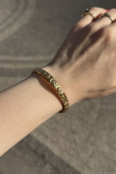 Gökyüzü İşlemeli Çelik Yarım Bilezik