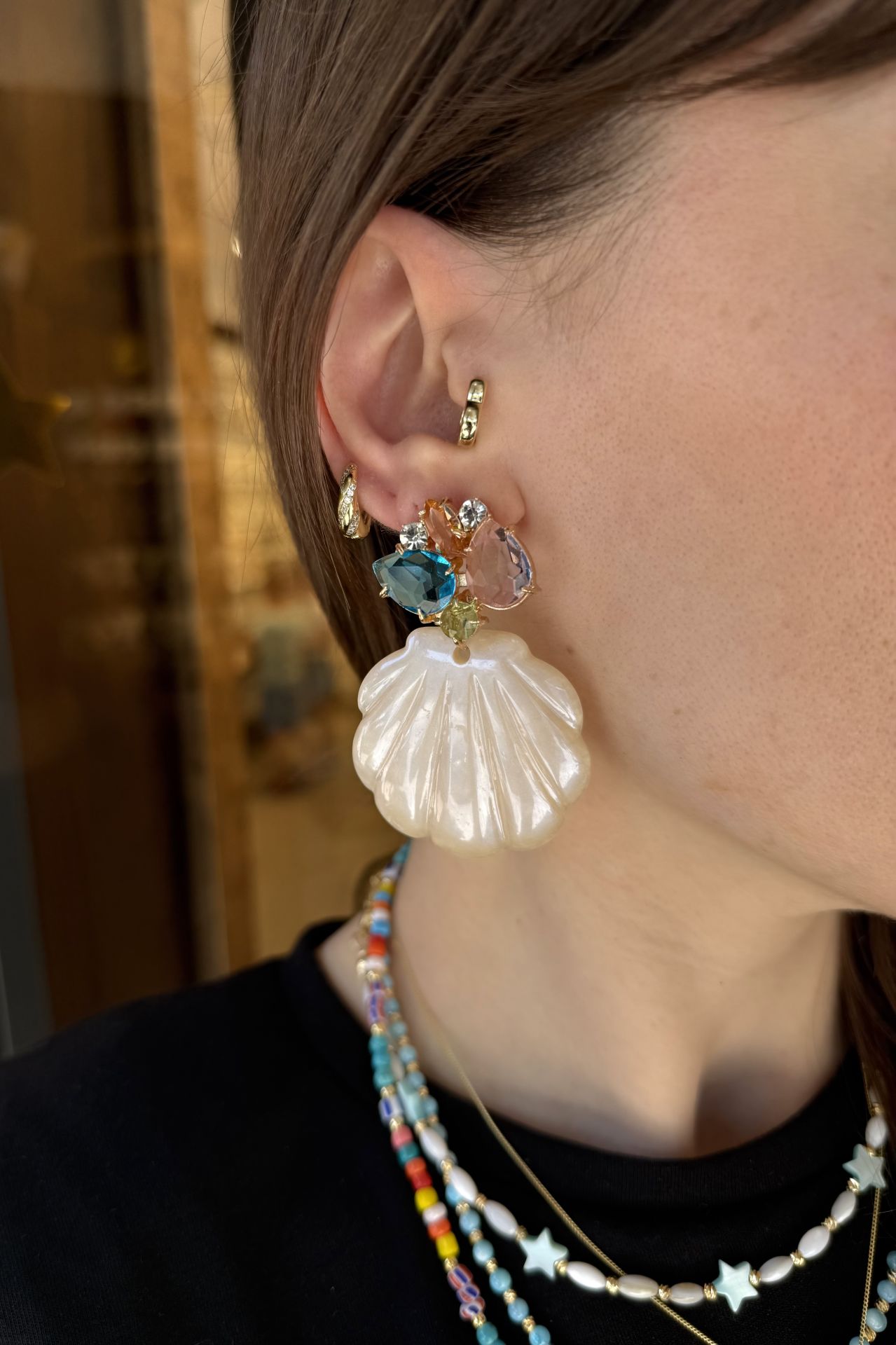 Renkli Taş İşlemeli İstiridye Küpe