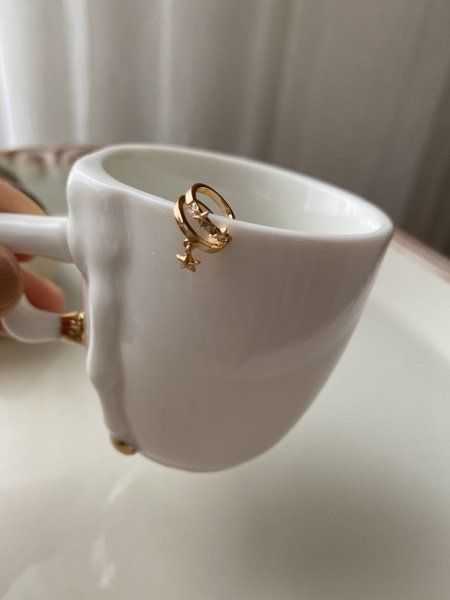 VIP Seri Sallanan Yıldız Detaylı Minik Earcuff Kıkırdak Küpe