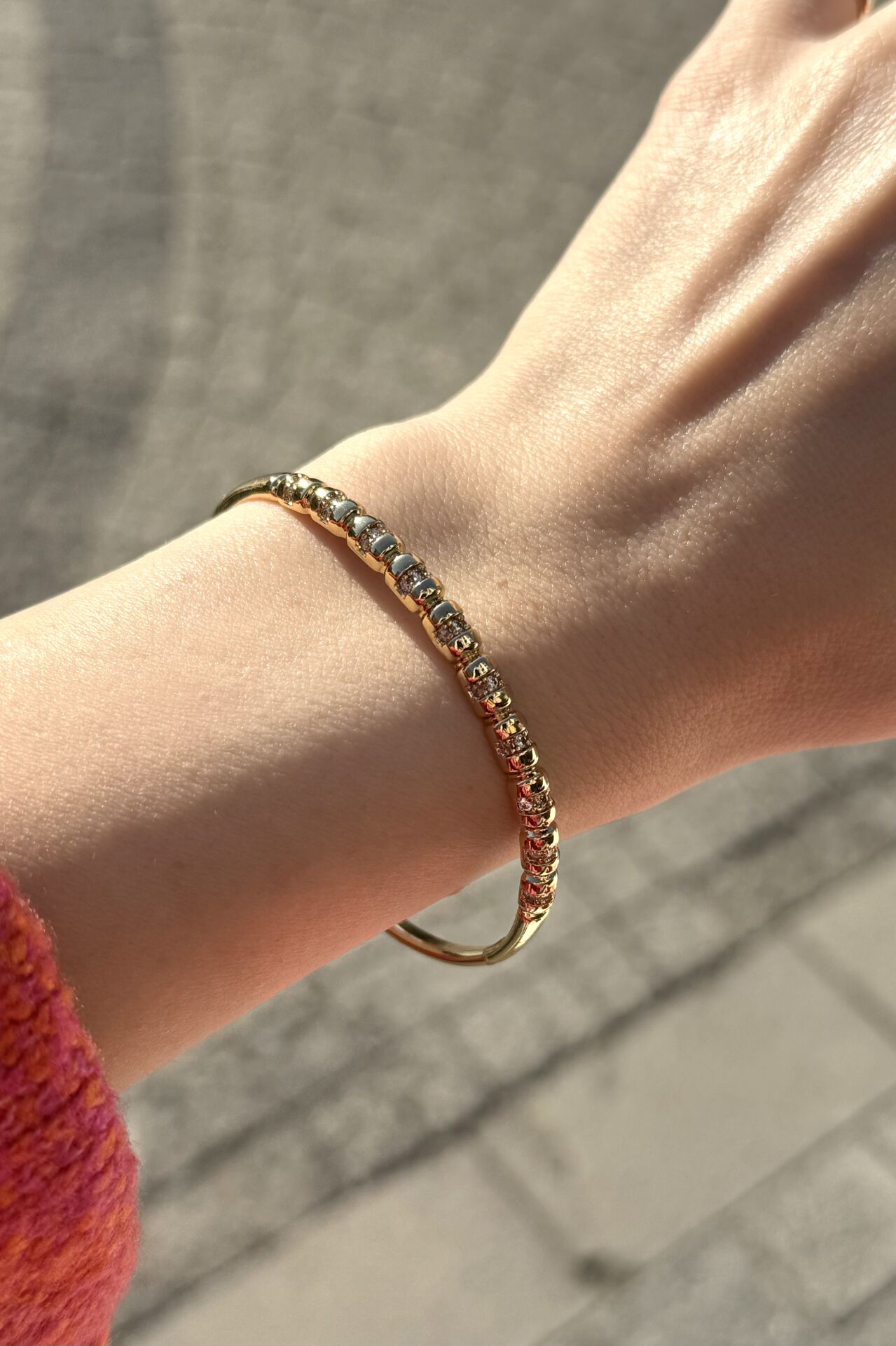 VIP Sıra Gömme Taşlı Bombe Model Kelepçe Bileklik 57 mm 14K