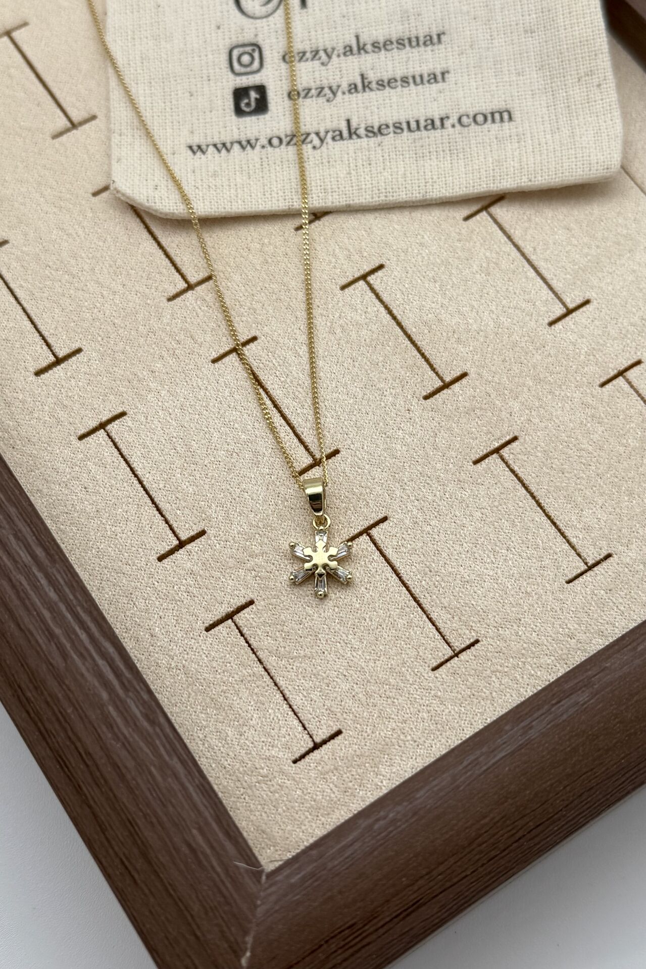 VIP Kristal Taşlı Kar Tanesi Kolye 45 cm 14K