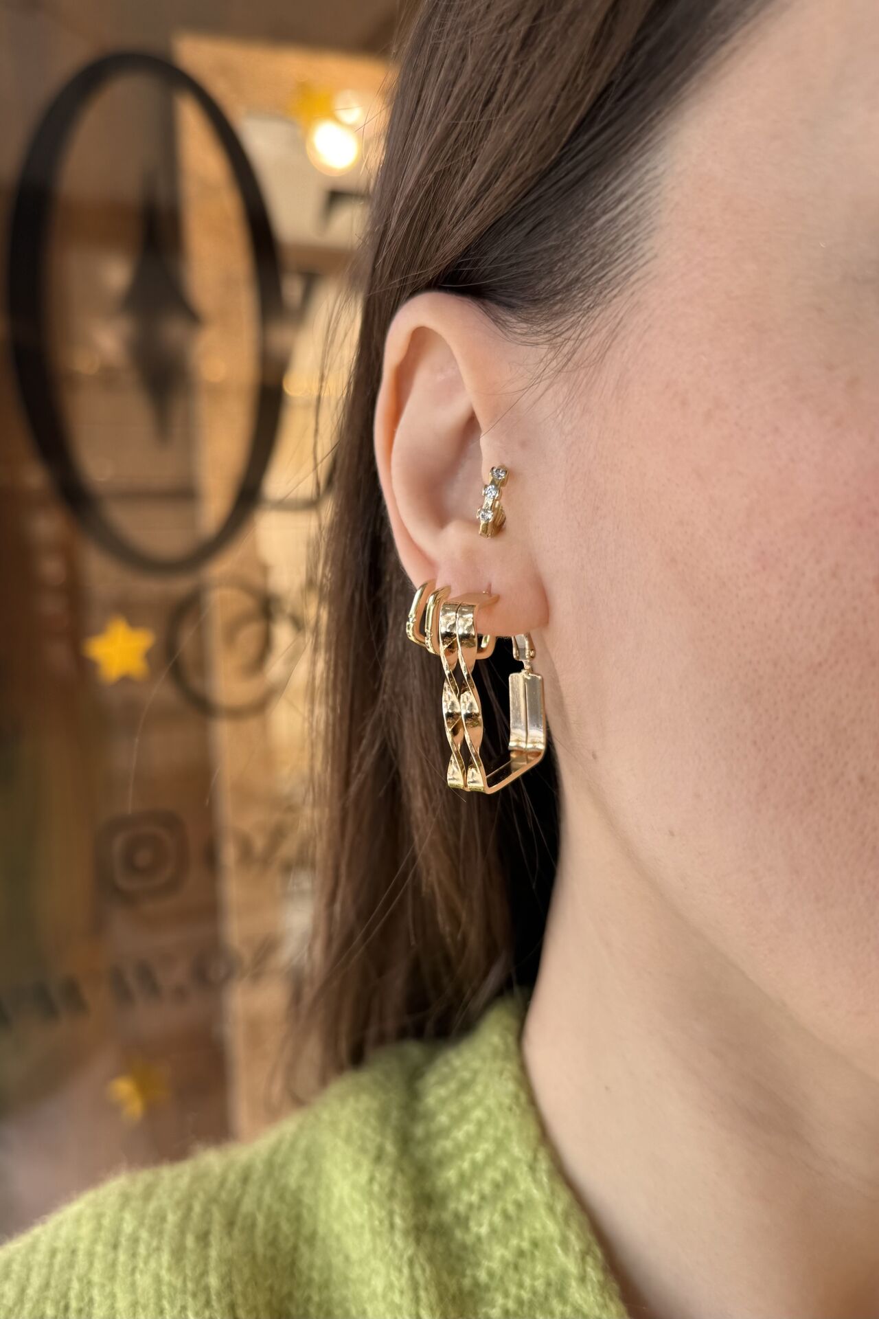 VIP Önü Burgulu Dikdörtgen Halka Küpe