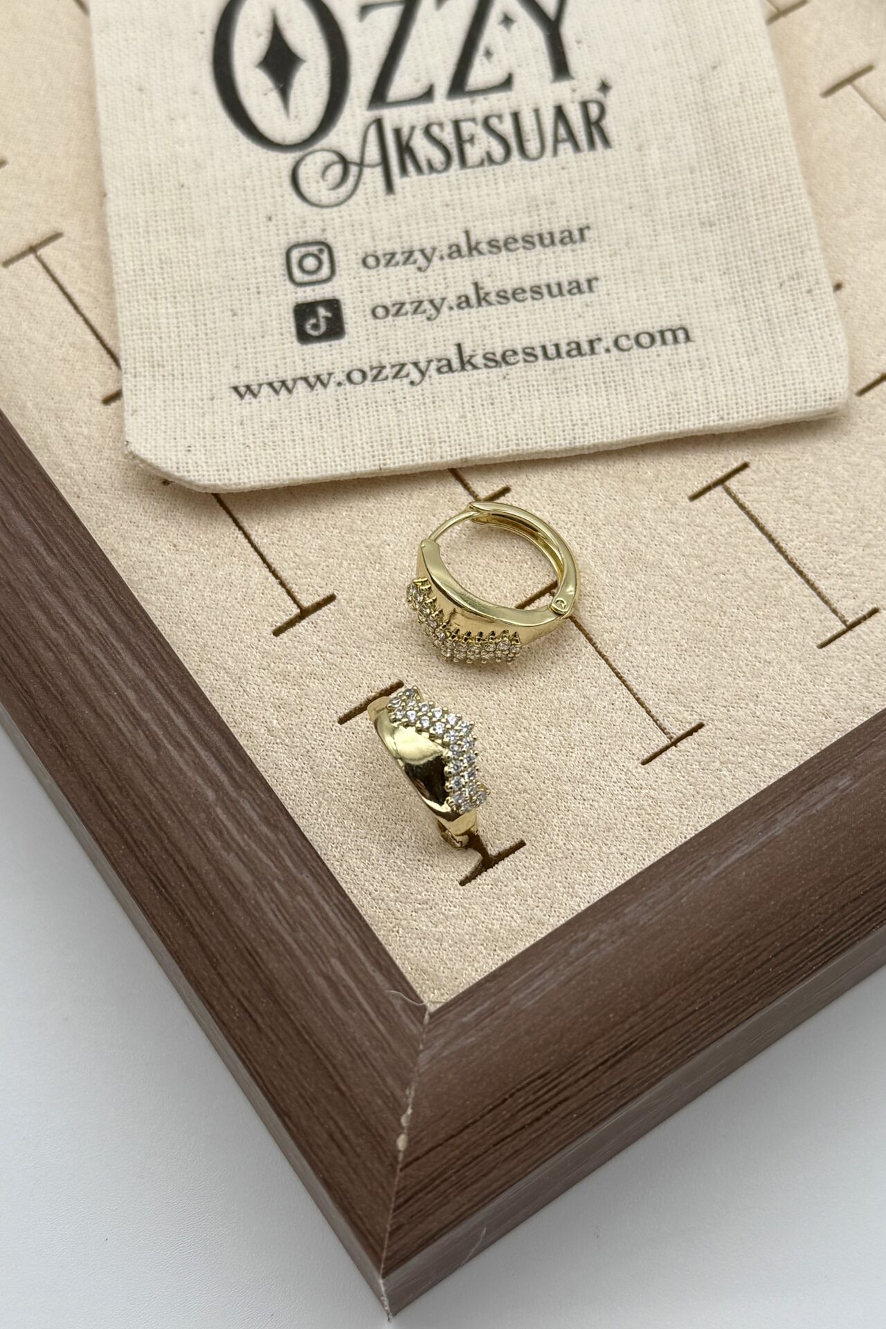 VIP Dalgalı Taş İşleme Halka Küpe 14K