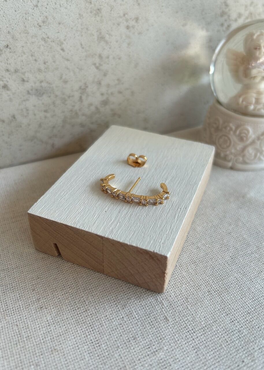 Beyaz Zirkon Taşlı Kulağı Saran Küpe 1 Adet