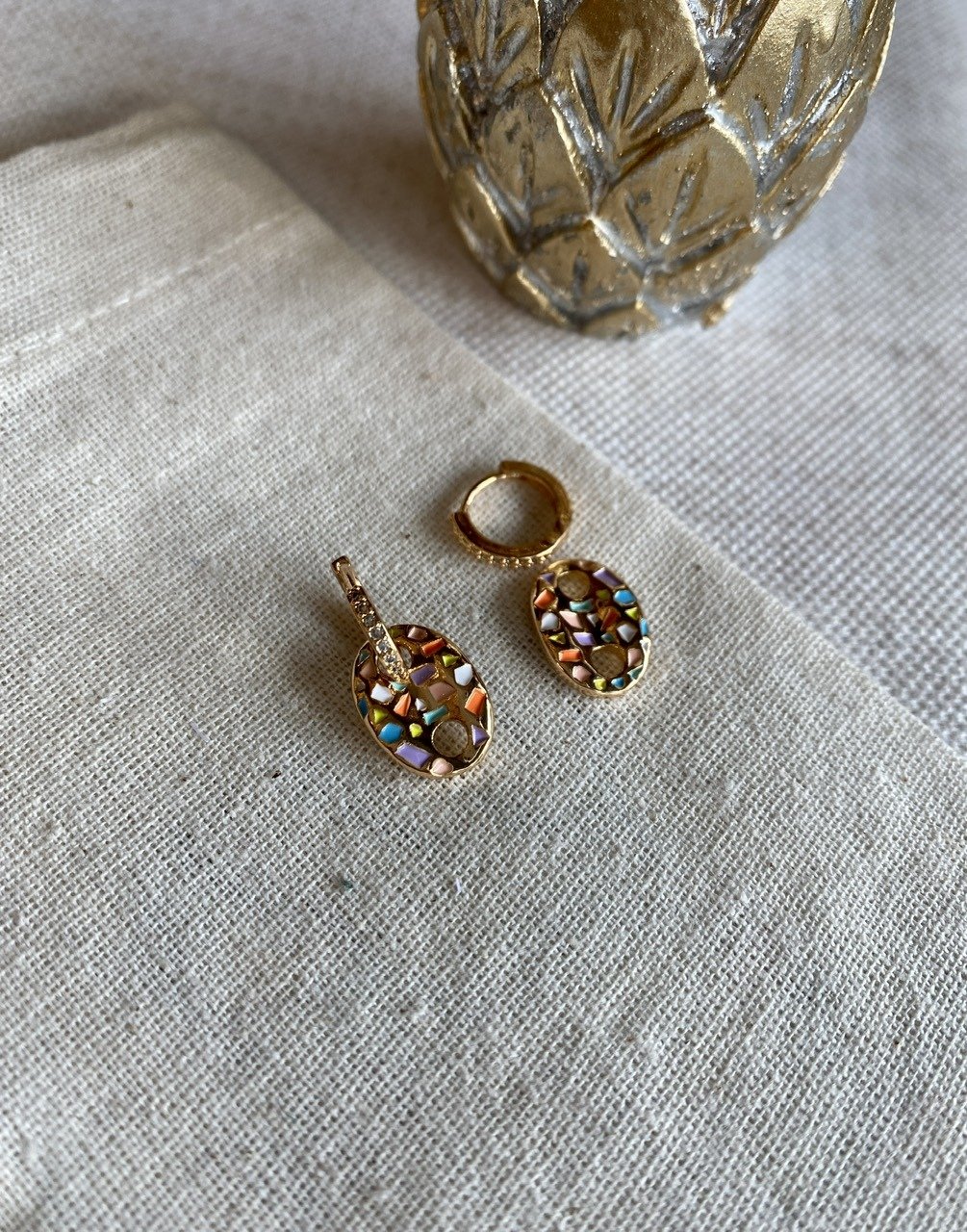 Zirkon Taş Halkalı Mix Renk Mineli Düğme Küpe