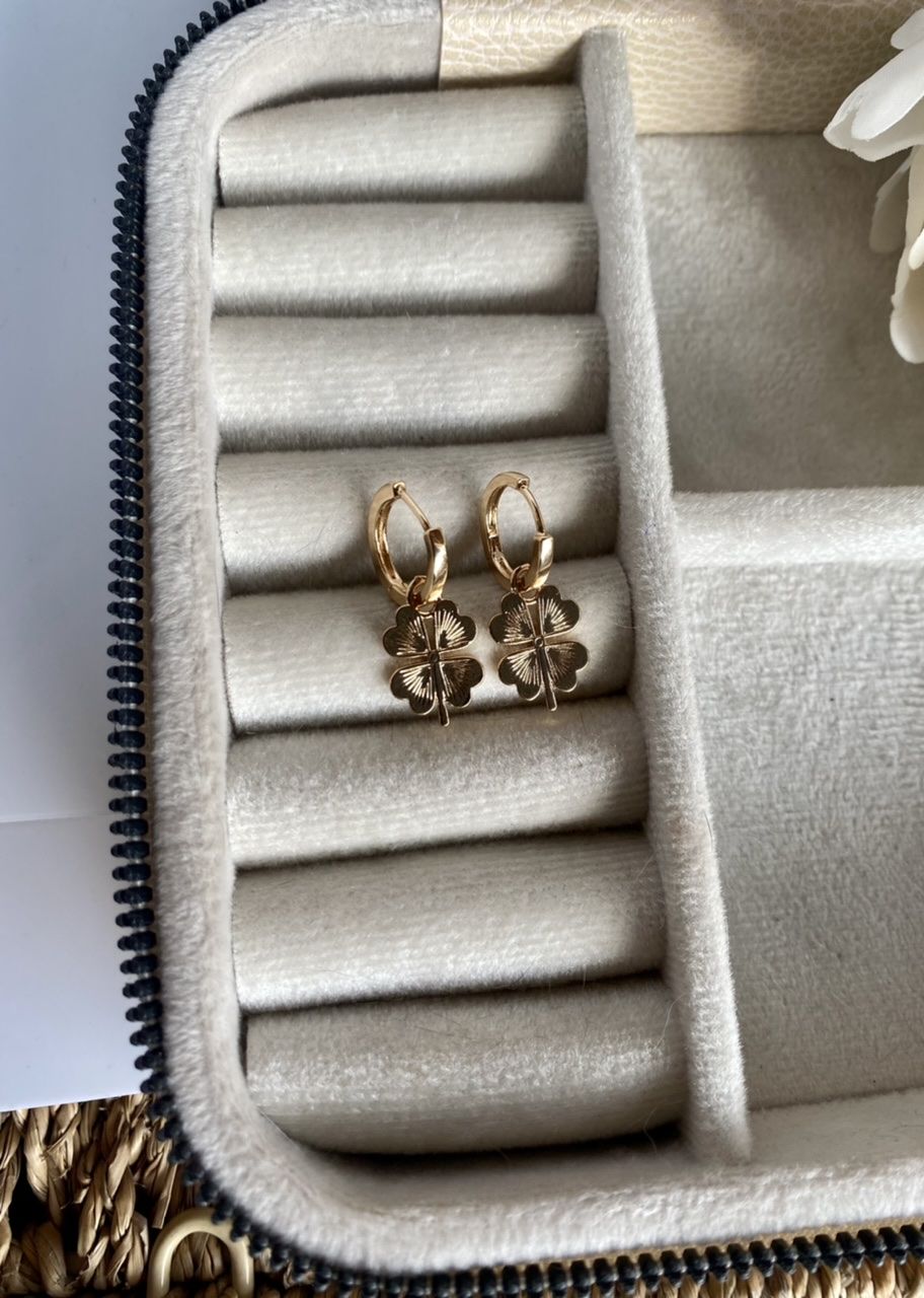 Sallantılı Yonca Halka Küpe