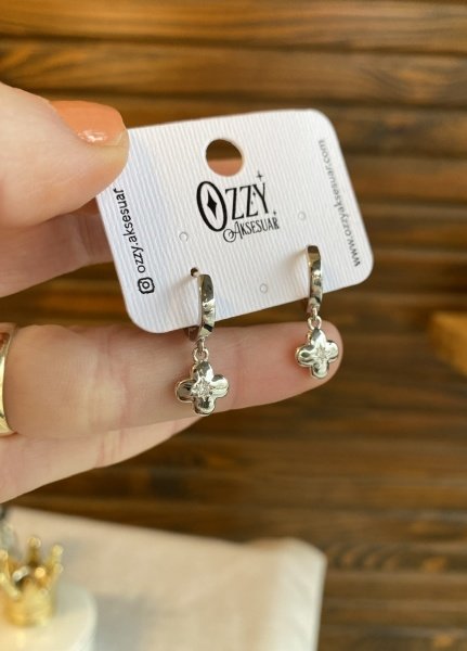 Ortası Zirkon Taş Sallantılı Yonca Model Halka Küpe Gümüş Renk