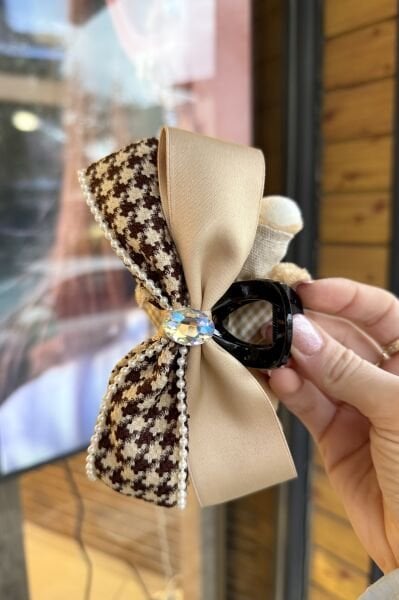 Fiyonk Detay Etekli Ayıcık Mandal Toka