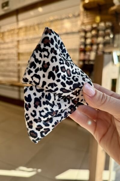 Leopar Desenli Beyaz Süet Kaplama Mandal Toka