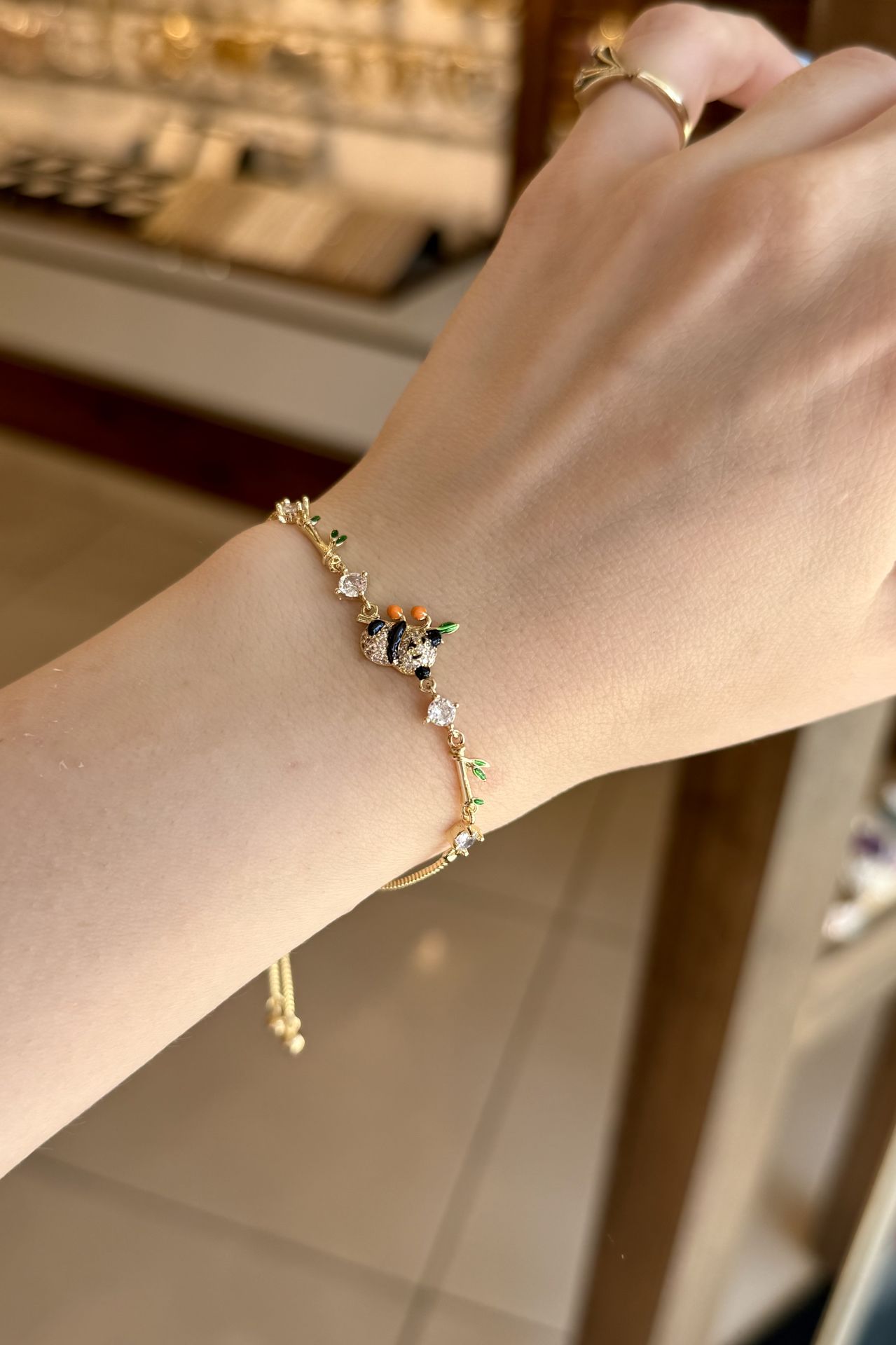 Gömme Taşlı Panda Model Asansör Bileklik