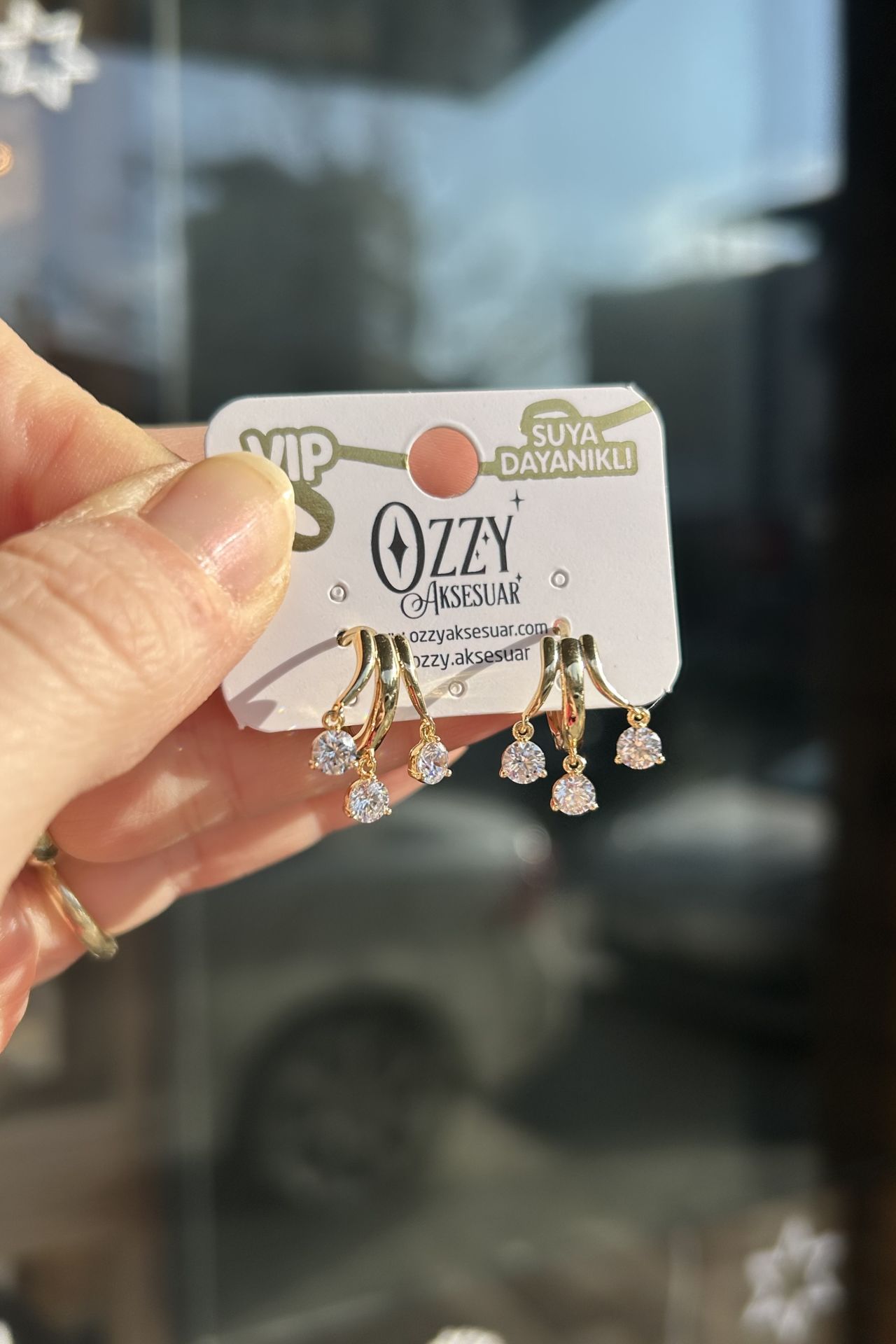 VIP 3 Beyaz Taş Sallantılı Halka Küpe 14K