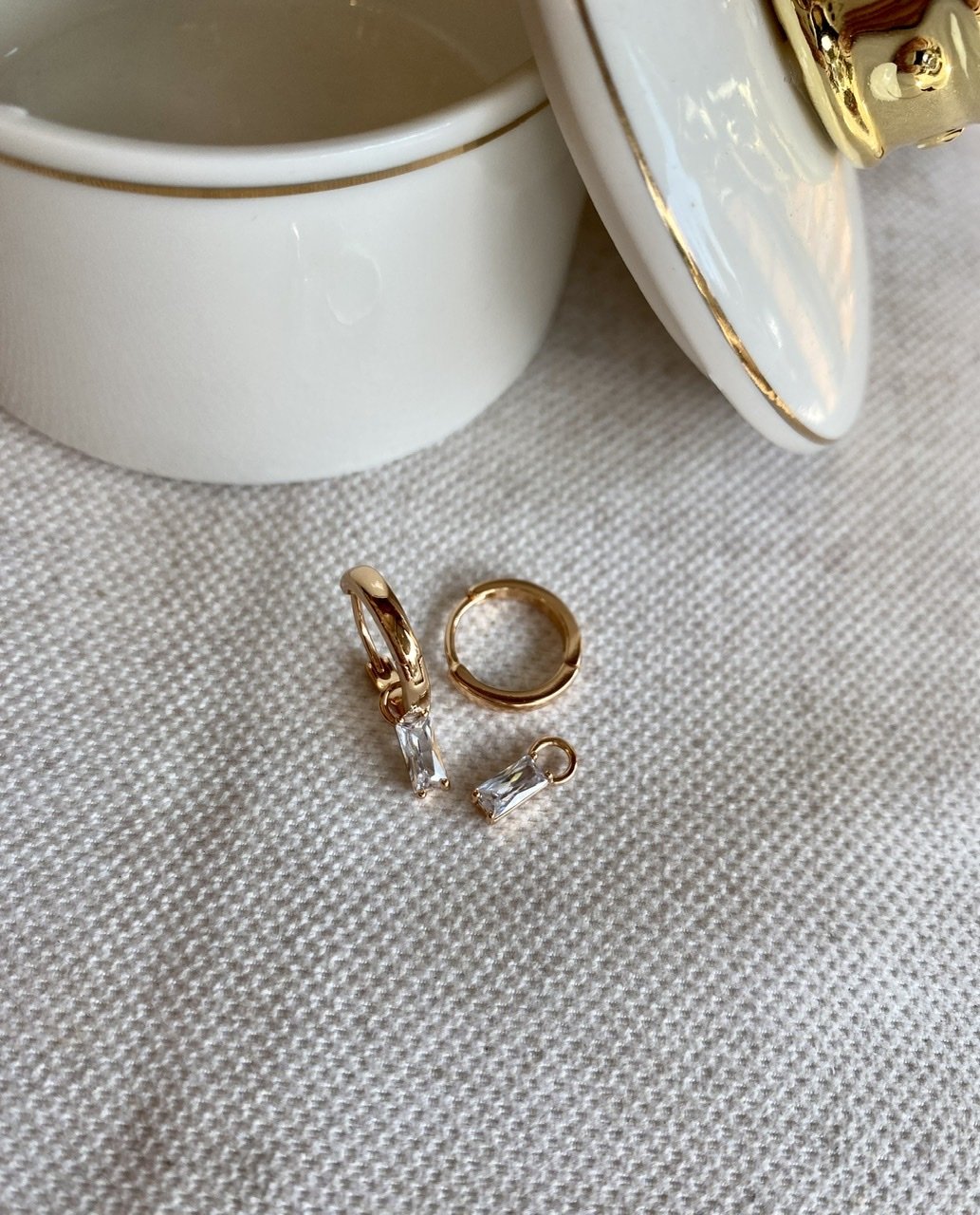 VIP Seri Beyaz Dikdörtgen Taşlı Halka Küpe