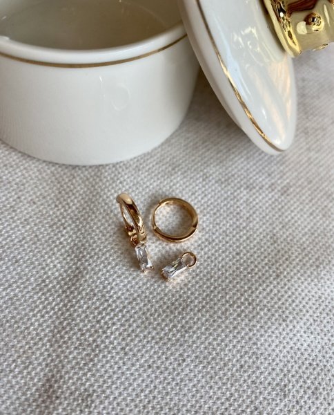 VIP Seri Beyaz Dikdörtgen Taşlı Halka Küpe