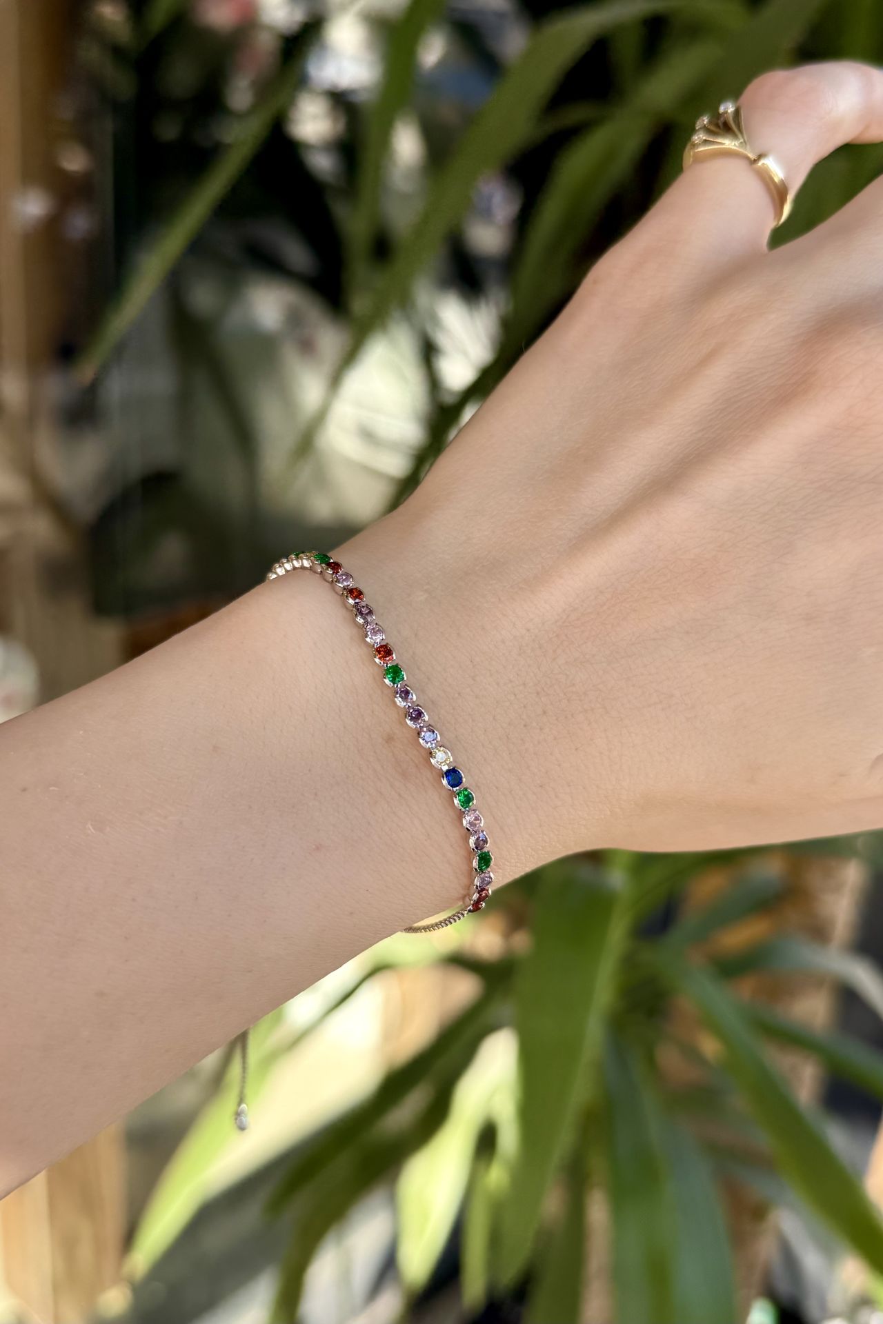 Sıra Renkli Taşlı Asansör Bileklik