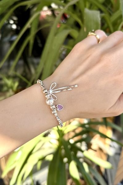 Pembe Taşlı Kalp ve Fiyonk Detaylı Bileklik