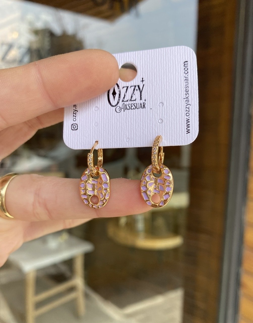 Zirkon Taş Halkalı Lila Mineli Düğme Küpe