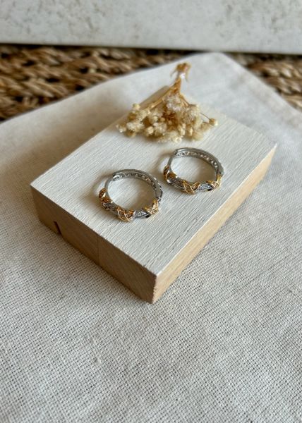 Taş İşlemeli Çarpı Detay Premium Halka Küpe