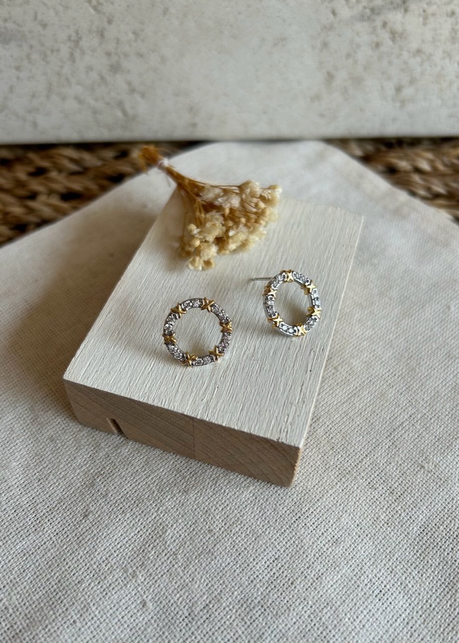 Taş İşlemeli Çarpı Detay Premium Küpe