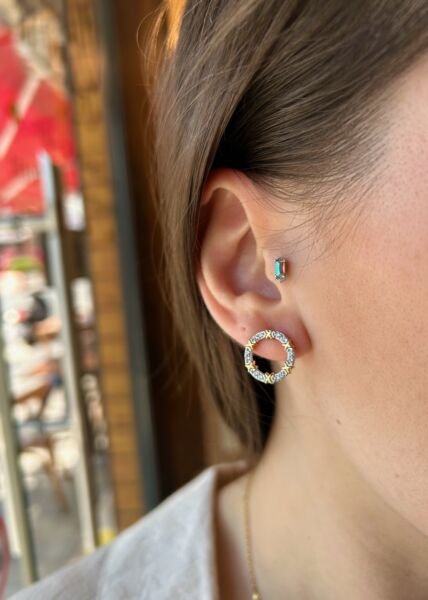 Taş İşlemeli Çarpı Detay Premium Küpe