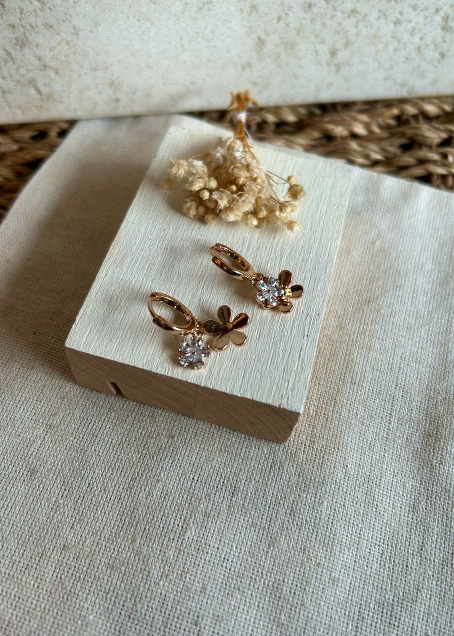 VIP Seri Taşlı Çiçek Shakira Küçük Halka Küpe