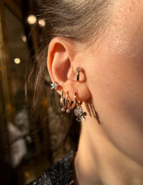 VIP Seri Taşlı Çiçek Shakira Küçük Halka Küpe