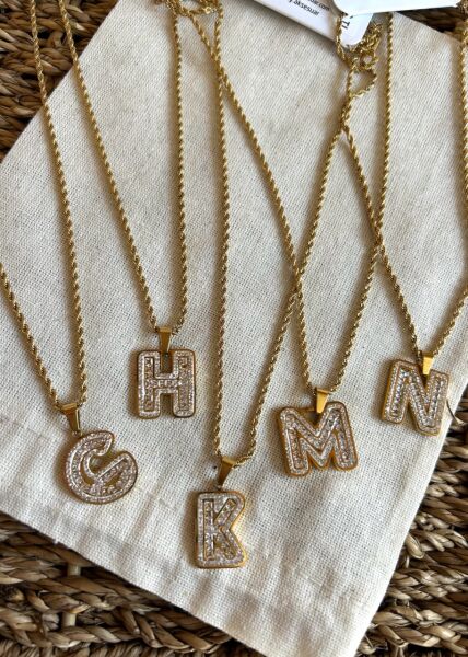 Çelik Gömme Taşlı Burgu Zincir Harf Kolye