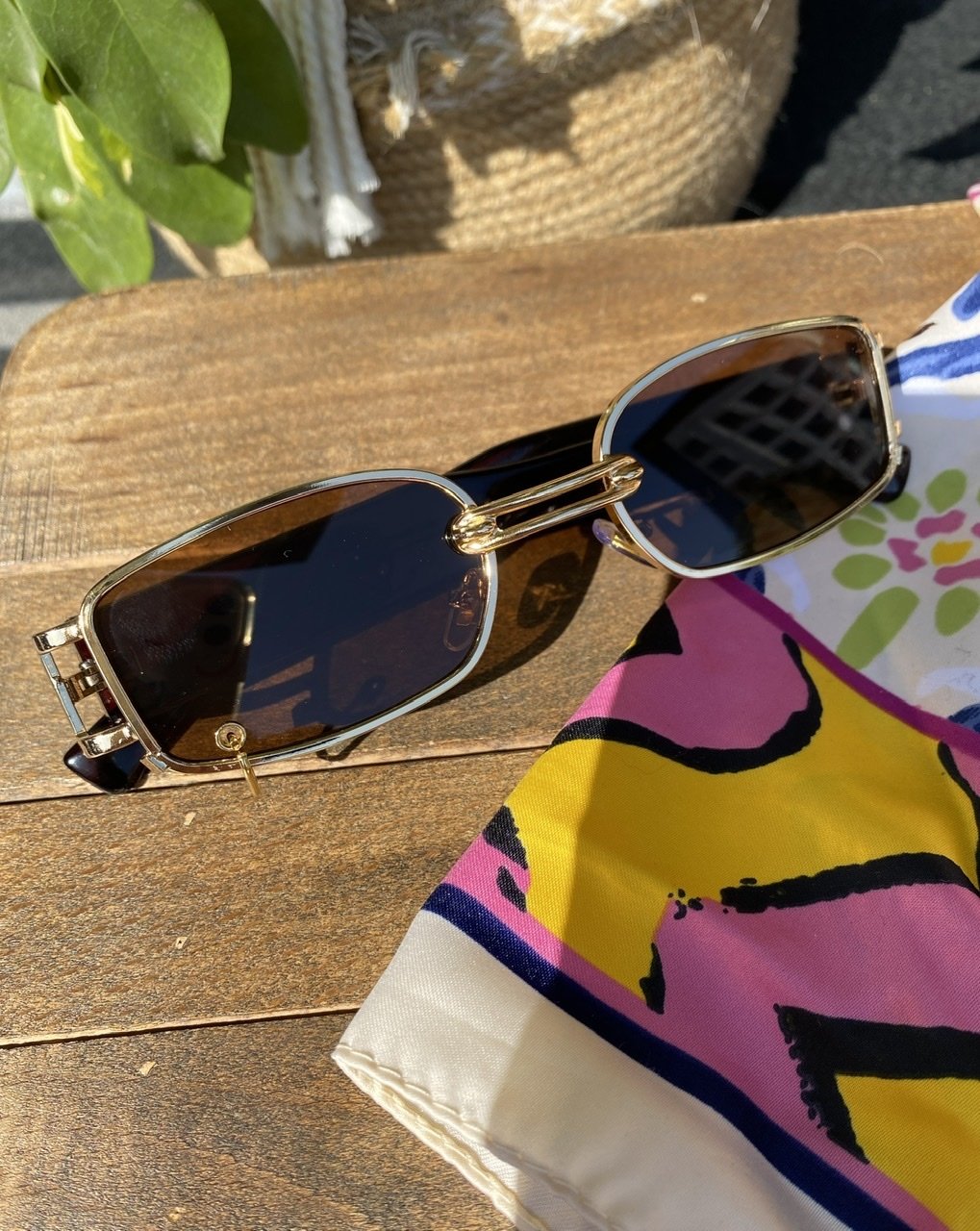 Gold Çerçeve Piercing Detaylı Gözlük Kahverengi