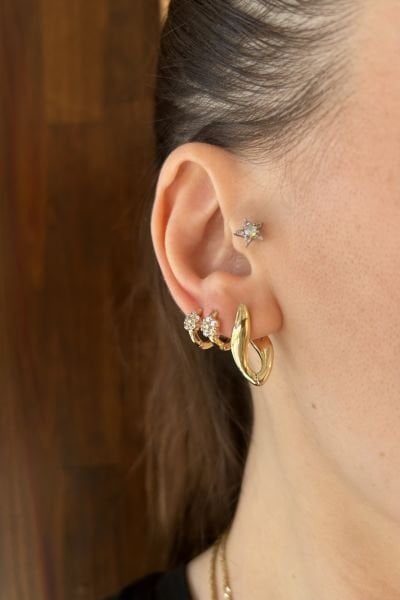 VIP 5 Taşlı Çiçek Model Küçük Halka Küpe 14K